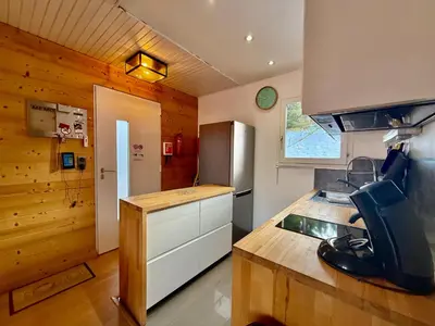 Cuisine ou kitchenette dans l'établissement Chalet Altitude Evasion, au cœur des Vosges