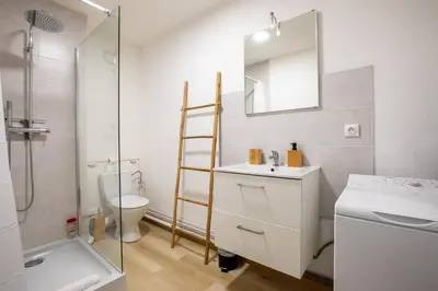 Salle de bains dans l'établissement Nouveau - Le Cigogneau - Colmar centre - Ascenseur