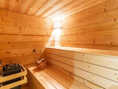 Plan de l'établissement Holiday Home Chalet Le Flocon Bleu mit Blick auf das Wasser by Interhome