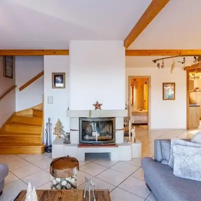 Holiday Home Chalet Le Flocon Bleu mit Blick auf das Wasser by Interhome
