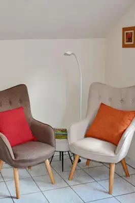 Coin salon dans l'établissement Holiday Home La Maison Bleue im Zentrum des Elsass in Bergheim by Interhome