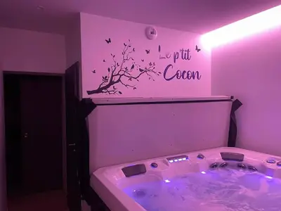 Plan de l'établissement Studio 3 étoiles avec grand JACUZZI PRIVÉ