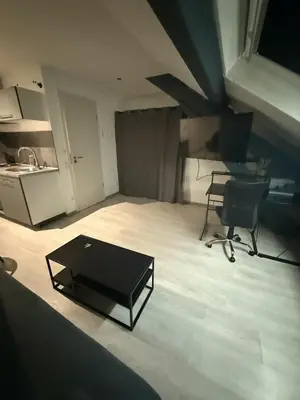 Cuisine ou kitchenette dans l'établissement Bel appartement calme