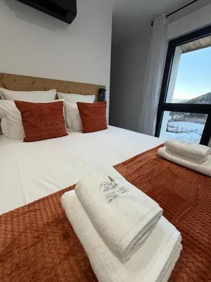 Un ou plusieurs lits dans un hébergement de l'établissement Domaine Des Sources - SPA, Sauna, Games - 12 people