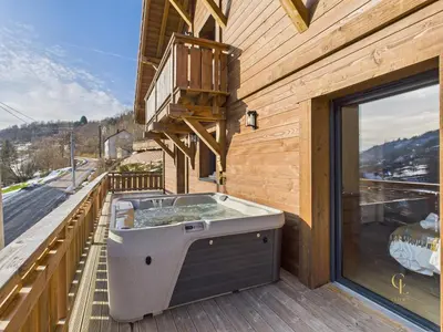 Vue générale sur la montagne ou vue sur la montagne depuis le chalet