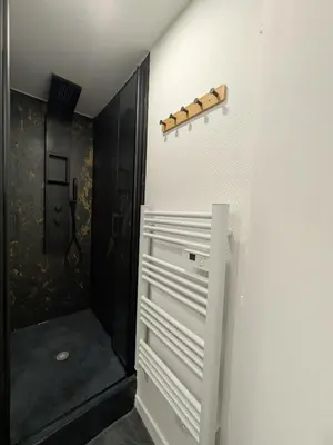 Salle de bains dans l'établissement OCHG Le Petit Paisible 1-6 personnes 3 étoiles