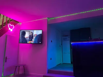 Télévision ou salle de divertissement dans l'établissement duplex jacuzzi