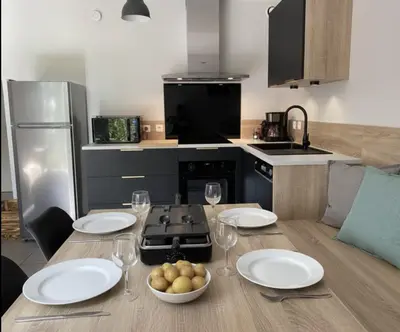 Cuisine ou kitchenette dans l'établissement Appartement avec jardin privatif Gérardmer