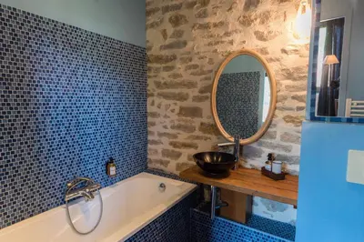 Salle de bains dans l'établissement Hôtel le Morimont