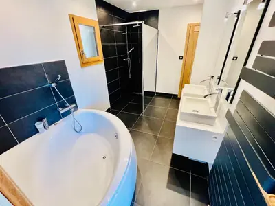 Salle de bains dans l'établissement La lisière romantique