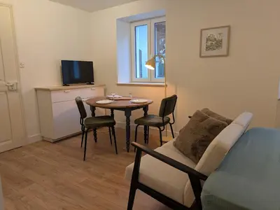 Télévision ou salle de divertissement dans l'établissement Le studio du rempart, appartement cosy au coeur de village