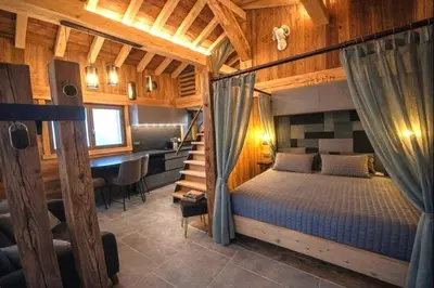 Un ou plusieurs lits dans un hébergement de l'établissement Le Hangar des Ô Evasion nature et Spa