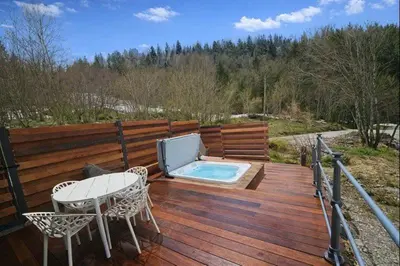 Piscine de l'établissement Le Hangar des Ô Evasion nature et Spa ou située à proximité