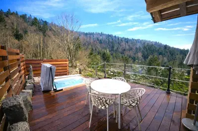 Vue générale sur la montagne ou vue sur la montagne depuis la maison de vacances