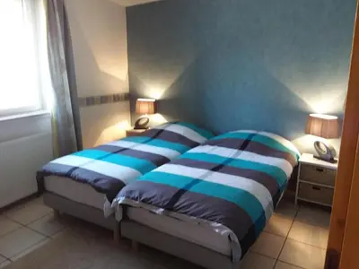 Un ou plusieurs lits dans un hébergement de l'établissement Gîte Confortable pour 4 Pers. avec Piscine et Terrasse - FR-1-744-53