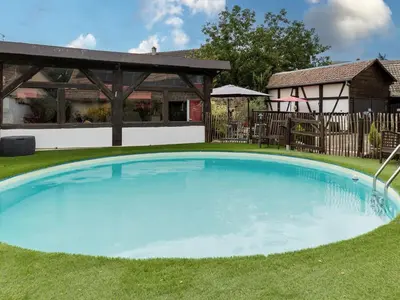 Piscine de l'établissement Gîte Confortable 2 Pers, Parking, Terrasse Privative - Merxheim - FR-1-744-52 ou située à proximité