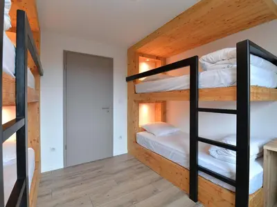 Un ou plusieurs lits dans un hébergement de l'établissement Chalet moderne avec spa, idéal pour 12 personnes - FR-1-744-54