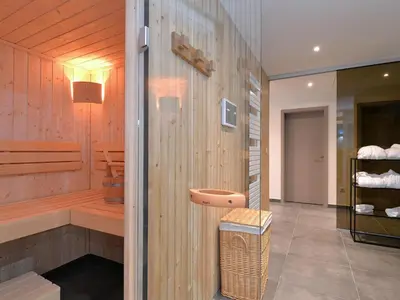 Salle de bains dans l'établissement Chalet moderne avec spa, idéal pour 12 personnes - FR-1-744-54