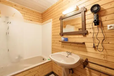Salle de bains dans l'établissement Le Régit - Proche Station de Ski