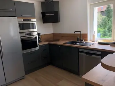 Cuisine ou kitchenette dans l'établissement Villa Les Bruyères, Grand jardin clôturé, Sauna