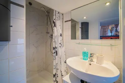Salle de bains dans l'établissement Loft Cocon d'Alsace - Cour intérieure au calme