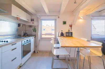 Cuisine ou kitchenette dans l'établissement Au pied de la Volerie - Cour intérieure au calme