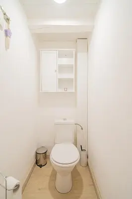 Salle de bains dans l'établissement Au pied de la Volerie - Cour intérieure au calme