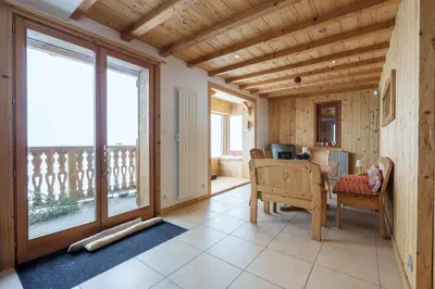 Coin salon dans l'établissement Les Gelinottes - Avec sauna privé