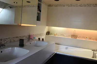 Salle de bains dans l'établissement Chambres Privatives Chez l'Habitant