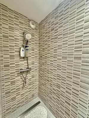 Salle de bains dans l'établissement Holiday Suite City Center Airport Swiss Border Shopping mall