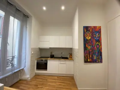 Cuisine ou kitchenette dans l'établissement Bright and spacious apartment, Belfort center