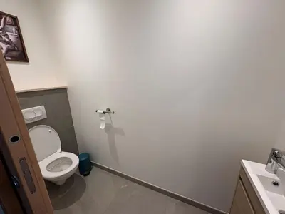 Salle de bains dans l'établissement Gîte 10 personnes accès PMR aux normes avec grande piscine