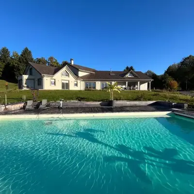 Gîte 10 personnes accès PMR aux normes avec grande piscine