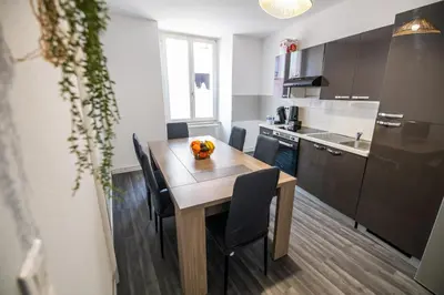 Cuisine ou kitchenette dans l'établissement La Canopée - Parking - Centre ville - Netflix - 6 pers - 66m2