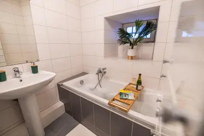 Salle de bains dans l'établissement La Canopée - Parking - Centre ville - Netflix - 6 pers - 66m2