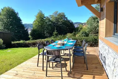 Vue générale sur la montagne ou vue sur la montagne depuis le chalet