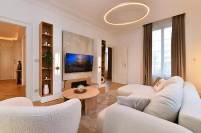 Télévision ou salle de divertissement dans l'établissement Large apartment, chic and cozy - Colmar