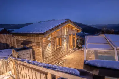 L'établissement Chalets Spa Panoramiques des 3 Vallées en hiver