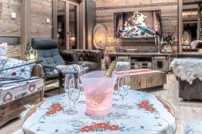 Coin salon dans l'établissement Chalets Spa Panoramiques des 3 Vallées