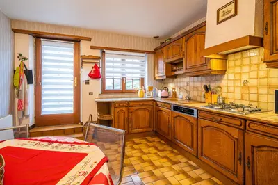 Cuisine ou kitchenette dans l'établissement Aux charmes d'Alsace - Idéal groupes et familles
