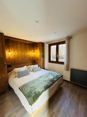 Un ou plusieurs lits dans un hébergement de l'établissement le Jardin du lac Appartement Cosy au calme