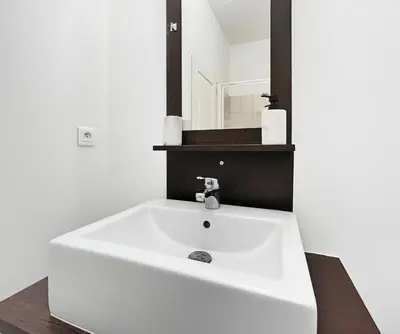Salle de bains dans l'établissement T2 épuré, spacieux & tranquille avec stationnement