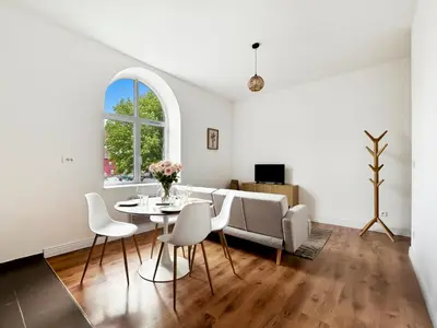 Coin salon dans l'établissement T2 épuré, spacieux & tranquille avec stationnement