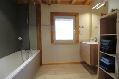 Salle de bains dans l'établissement Gîte Chez Marguerite au Ménil Jardin Terrasse