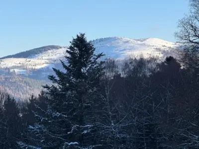 Vue générale sur la montagne ou vue sur la montagne depuis la maison de vacances