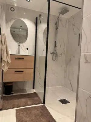 Salle de bains dans l'établissement Lila's Home - Appartement dans maison avec extérieur