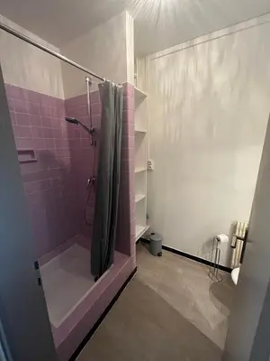 Salle de bains dans l'établissement Studio au coeur du Vignoble