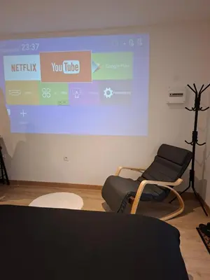 Télévision ou salle de divertissement dans l'établissement Secret Night