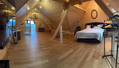 Un ou plusieurs lits dans un hébergement de l'établissement Beautiful Loft with Jacuzzi