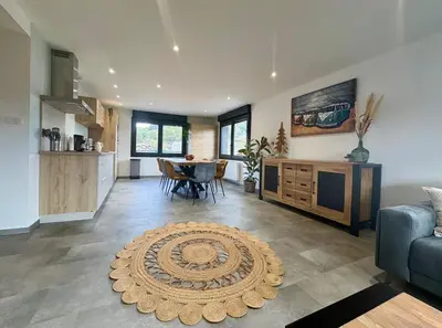Cuisine ou kitchenette dans l'établissement Le Gite des Fleurs